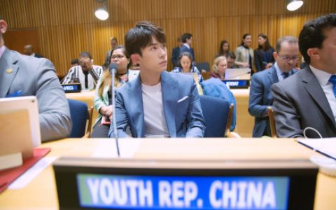 亚太青年代表易烊千玺出席联合国青年论坛