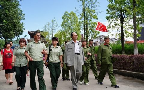 百名老兵走进四川广元缅怀先烈探寻红军长征路