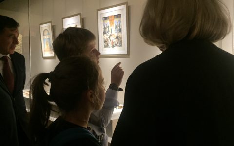 故宫 “俄罗斯宫廷典礼展”吸引俄罗斯小客人 称最喜欢服饰展品