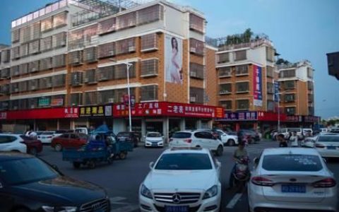 义乌“直播村”的网红，白天骑三轮拉货晚上开路虎出门