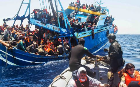 兰佩杜萨岛海域船难六周年纪念 难民高专呼吁迅速全面恢复海上搜救行动
