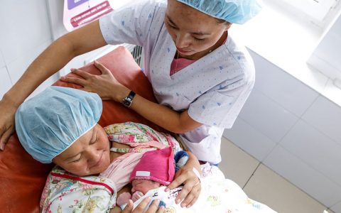 世卫组织：最新证据显示女性在分娩期间遭受相当程度的虐待