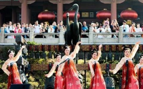 千名汉服爱好者聚黄鹤楼展华夏礼乐之美