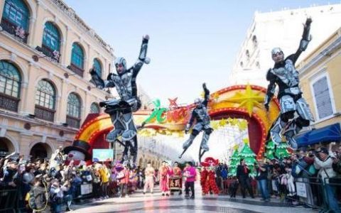 澳门举行国际幻彩大巡游欢庆回归祖国20周年