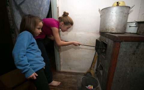 乌克兰东部43万儿童继续蒙受冲突之苦