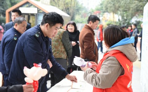 垃圾分类进社区  资源再生循环化