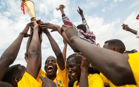 通过体育支持难民及收容社区联合国难民署获颁奥林匹克奖杯