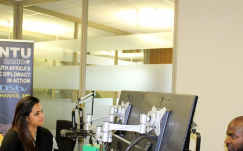 世界无线电日：教科文组织呼吁广播电台在新闻编辑和播报中重视多样性