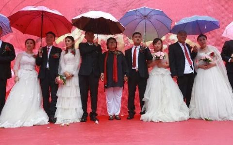 付妈妈为第三批、十六位特殊儿子举办集体婚礼，100位刑释人员当伴郎