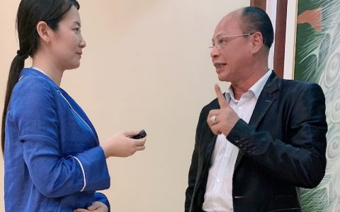 海外华文媒体海南采风行代表采访侨领钟保家博士