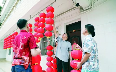 广西华侨学校6名印尼籍留学生就地过年