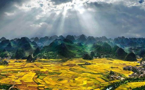 来自黔北作家匠心打磨的珍贵“宝石级”酱香酒从美酒河畔走上国人餐桌