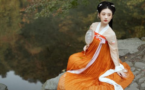 欧洲媒体关注中国传统服饰热潮：中国年轻人正在复兴传统文化