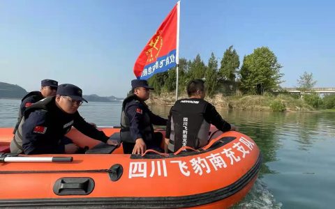 飞豹救援队在仪陇嘉陵江举行水上搜救演练