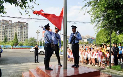 英模精神代代传  砺剑铸魂保平安        ------记全国优秀公安局绵竹市公安局