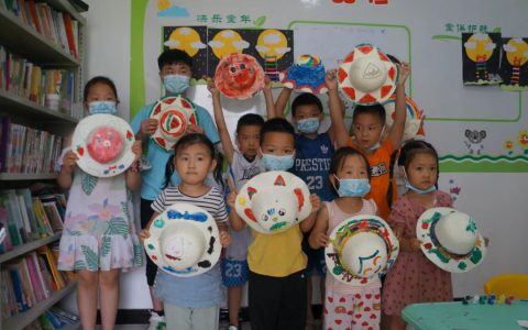 仪陇 公益志愿者爱心陪伴 留守儿童享快乐