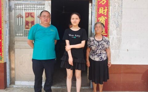 绵阳游仙区区长韩晓清   助力公益达人冯明波献爱心