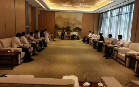 朱是西会见傅红岩、贺贤汉一行