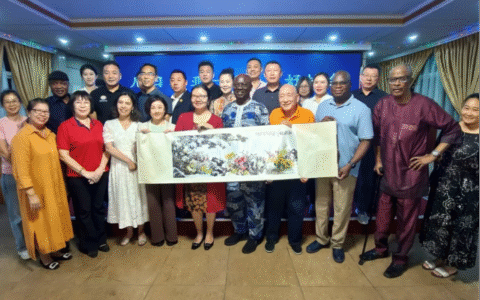 严宇清总领事与对外友协代表团共同出席尼中友协座谈会