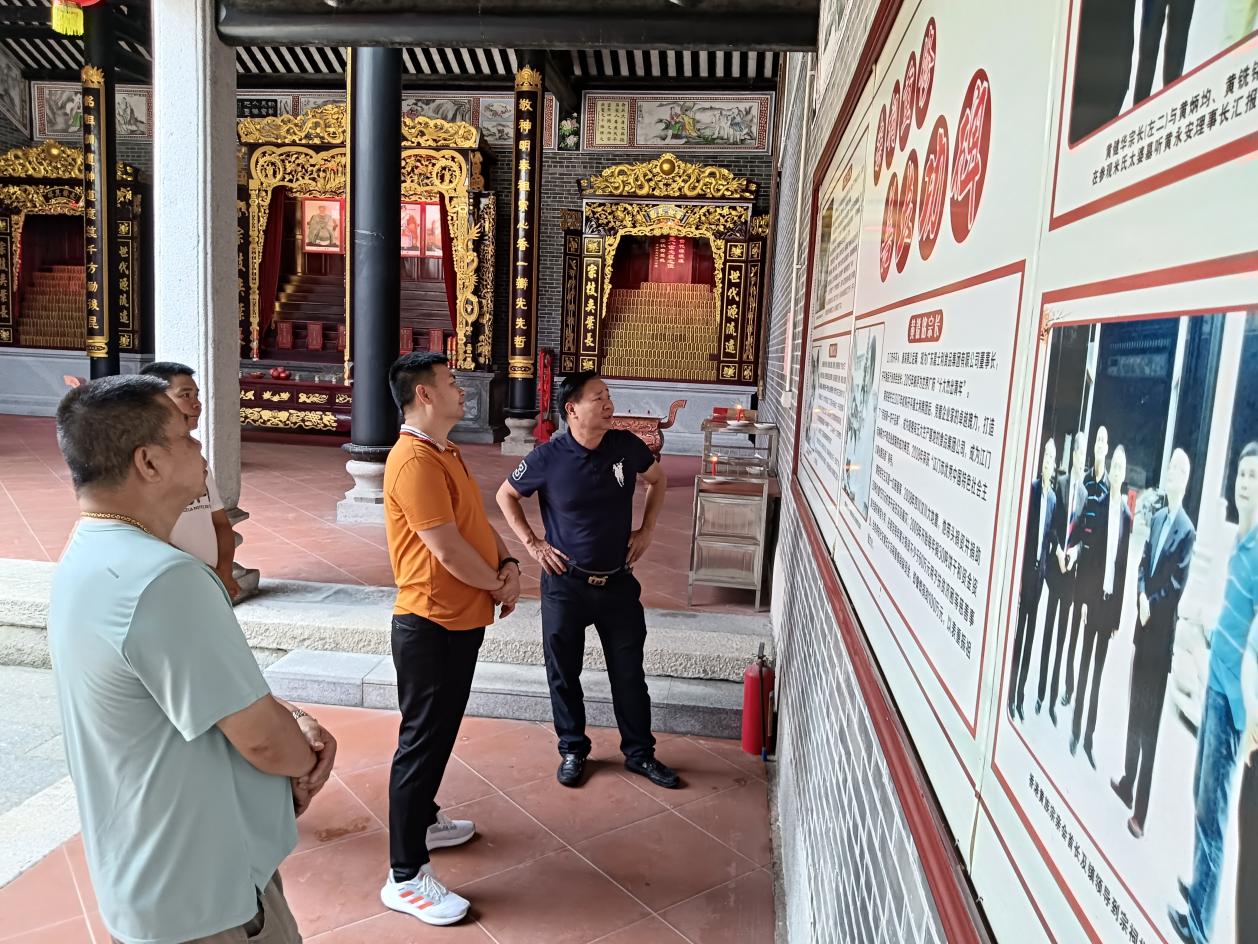 旅委侨领黄冠溢到江门市杜阮寻根问祖