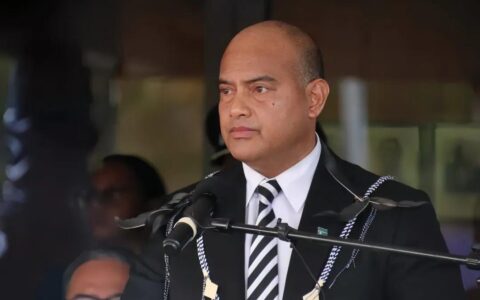 “天堂岛”总统来中国寻根，在族谱里看到自己名字