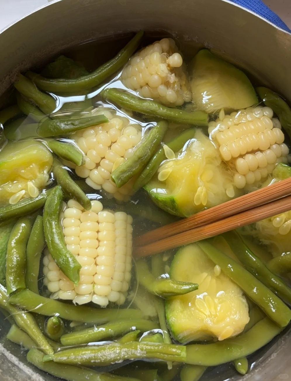 一碗素瓜豆汤出圈，全国网友集体破防：贵州的夏天作弊了吧？