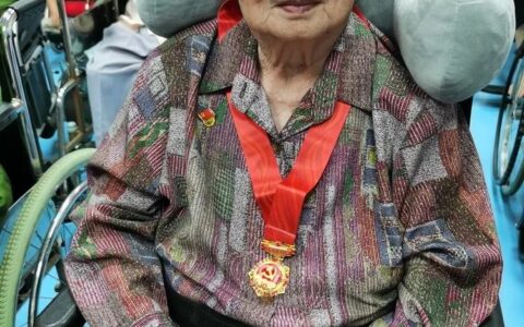 「侨乡故事」抗战老战士李灵获颁“抗战胜利80周年纪念章”