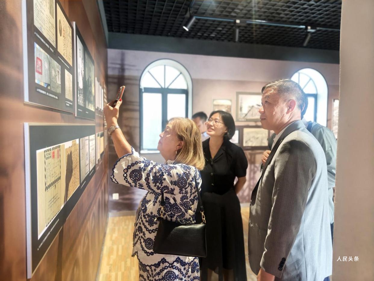 「寻根故事」多米尼加原总统顾问吴玫瑰回家乡恩平访问