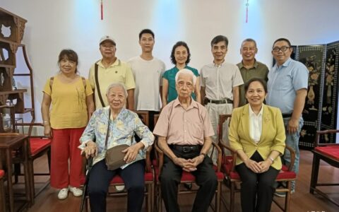 爱国华侨郑潮炯后代亲属回乡访问