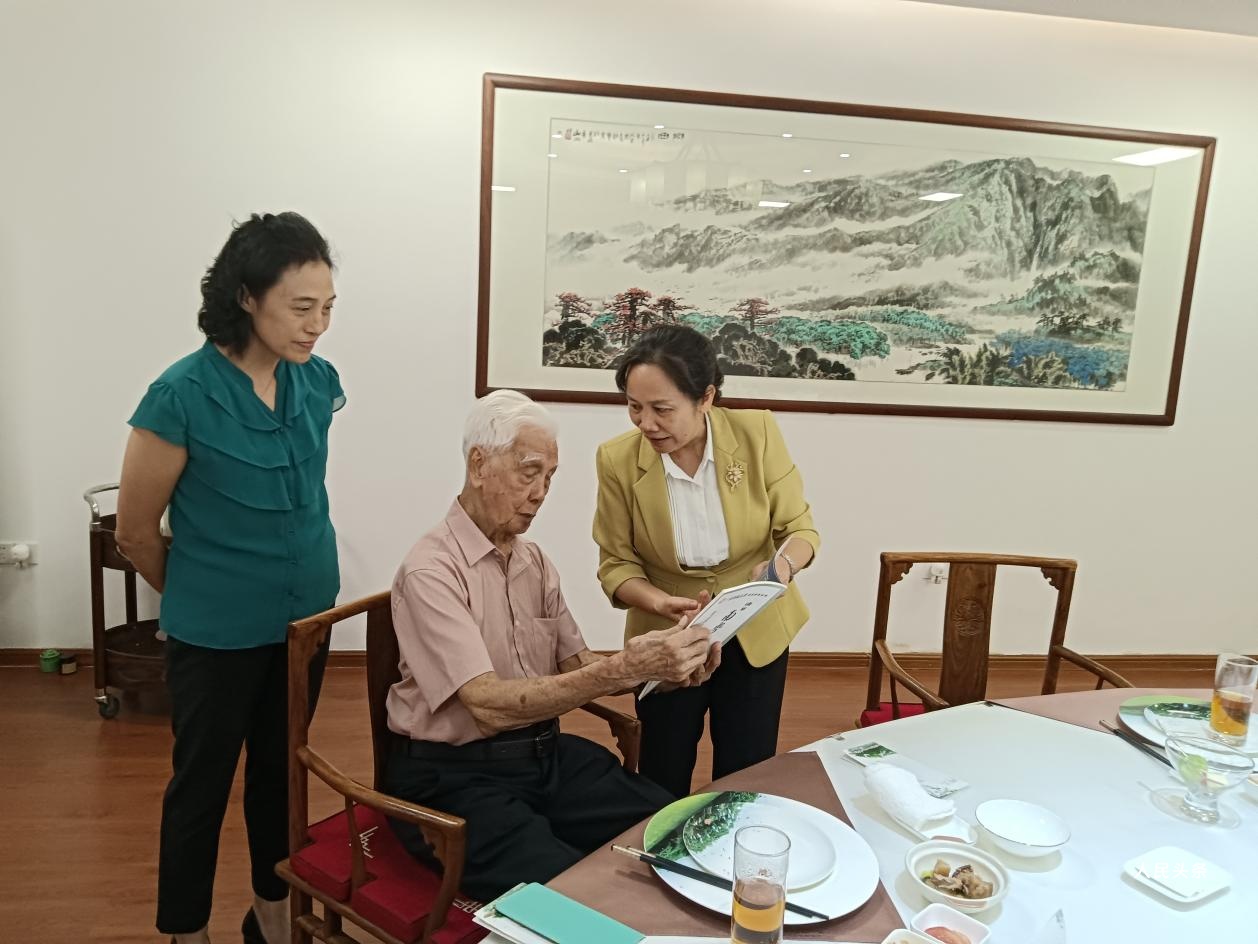 爱国华侨郑潮炯后代亲属回乡访问-图片2