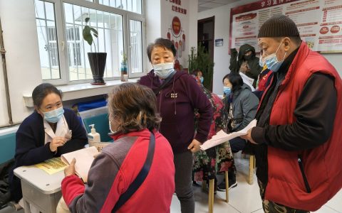 重阳节！情暖金秋送健康 平安社区公益义诊惠及近200居民