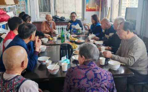 山西大同青年志愿者 重阳敬老传美德 爱心慰问暖夕阳