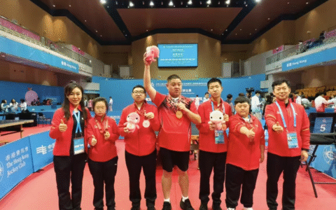 汗水铸就荣耀！哈尔滨籍运动员李健勇夺特奥乒乓球首金 为家乡争光