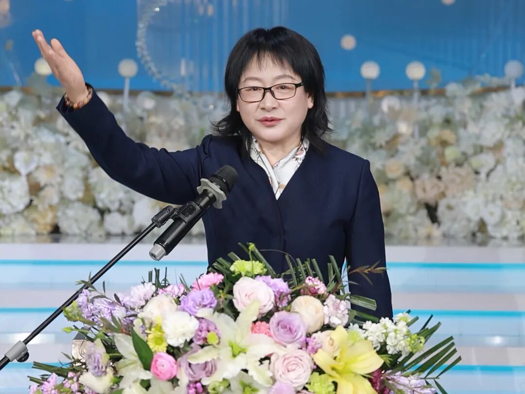 聚初心,赢未来!左思人这场年会,藏着教育最暖的温度与最强的力量