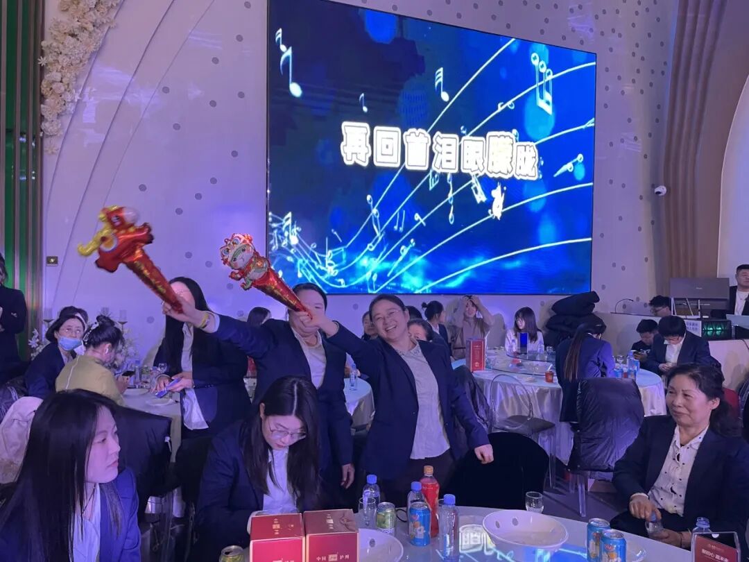 聚初心,赢未来!左思人这场年会,藏着教育最暖的温度与最强的力量