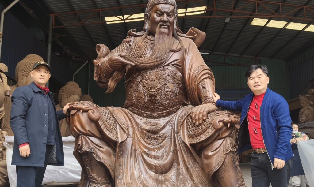 武夷山古汉城关圣庙,中国最大千年楠木关圣像