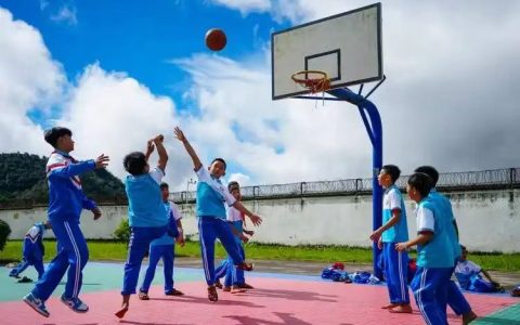 别再挤占体育课！2小时+15分钟硬指标，教育终于回归“健康第一”