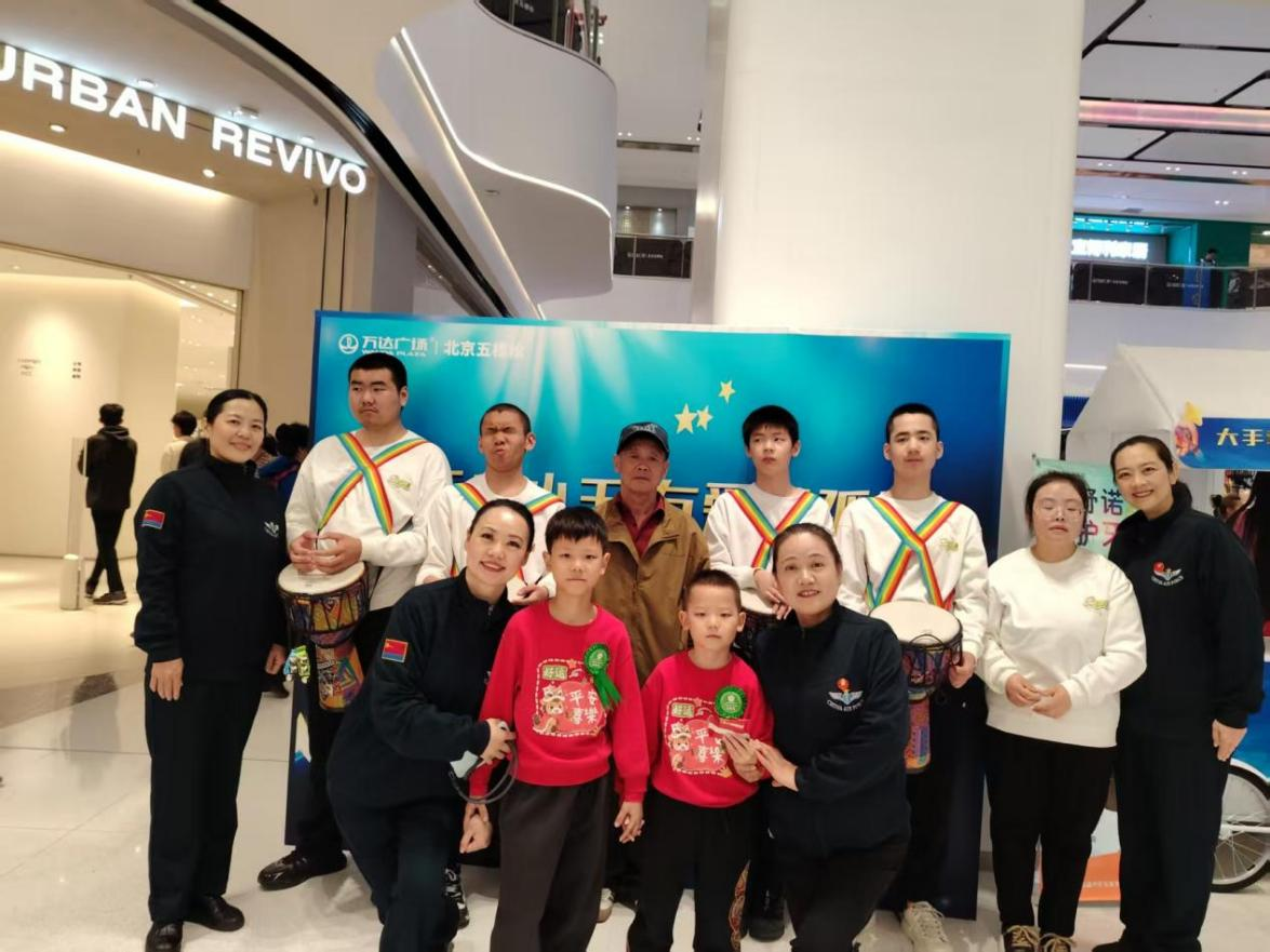 “以艺术为载体,以公益为内核” 东方军乐传媒艺术团参加‘第十九个世界自闭症日’ ——‘大手牵小手·有爱不孤独’”公益活动-图片8