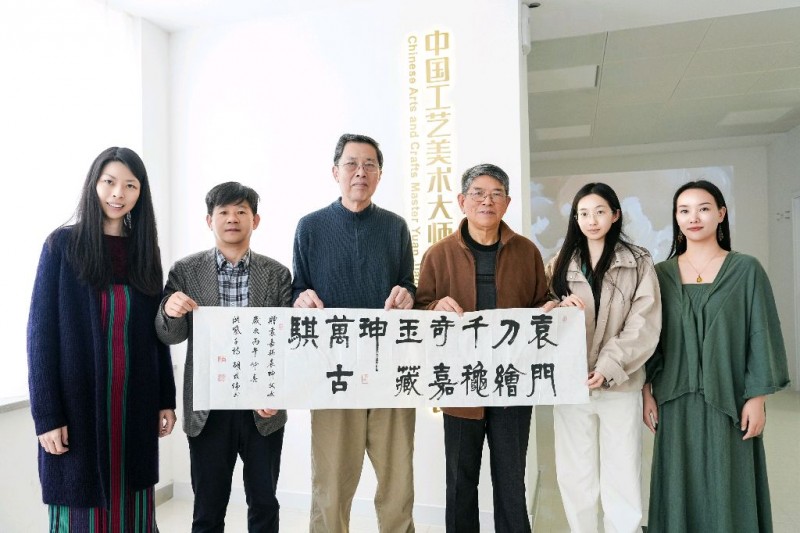 【洪紫千·百人志】袁嘉骐：镂月裁诗，一刃通灵