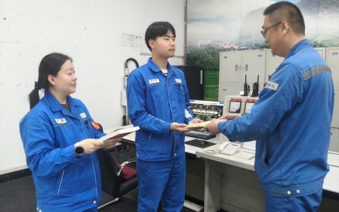 书香润一线！梁久红捐赠书籍，大庆炼化一线员工以书为翼践初心