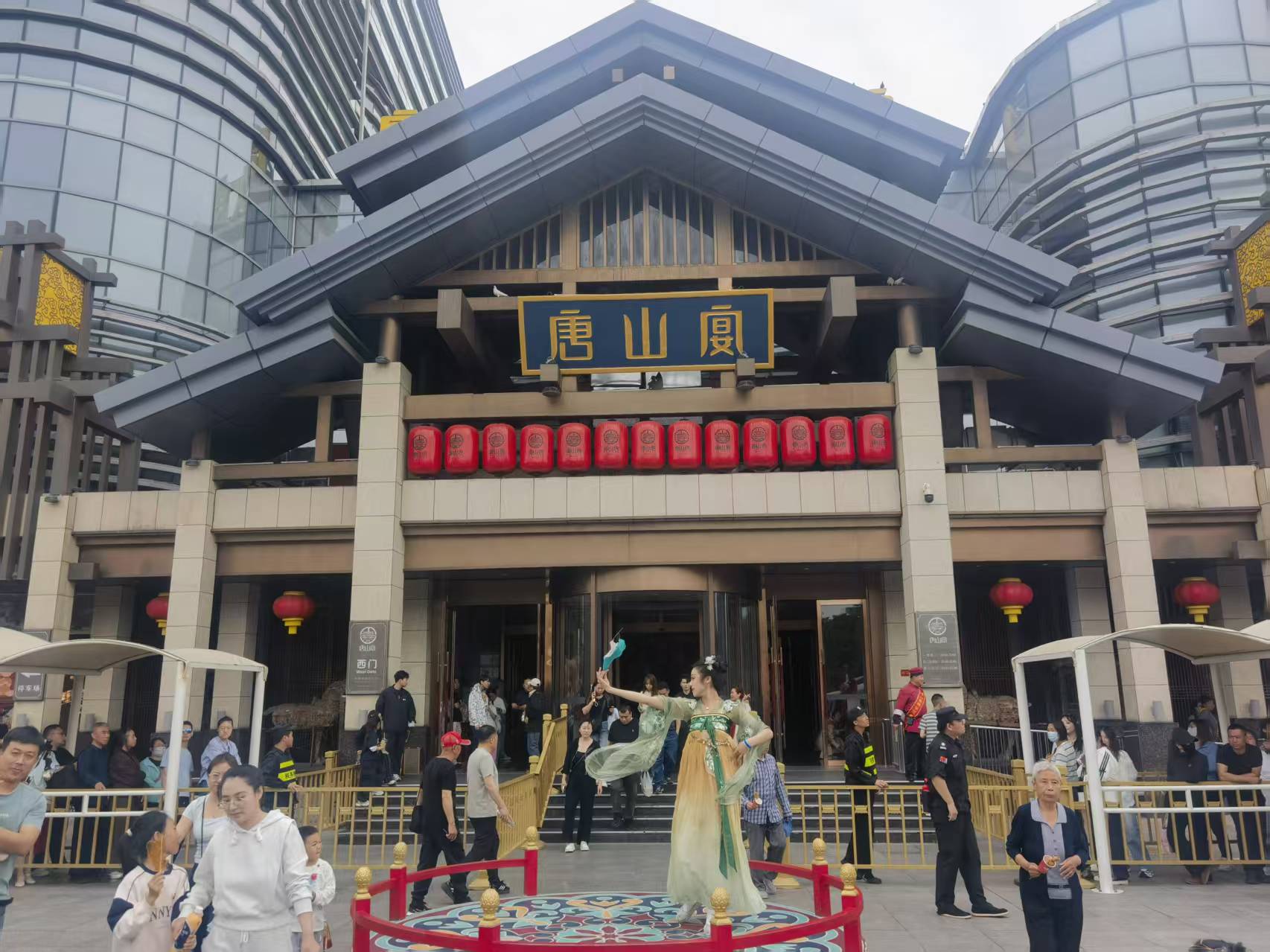 踏过唐山伤痛，揽尽秦皇风情｜五一河北之行，藏着最动人的家国与烟火