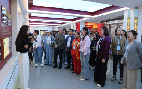 山西晋能控股煤业集团工会组织开展“巾帼劳模展风采•女工工匠助企行”劳模宣讲活动