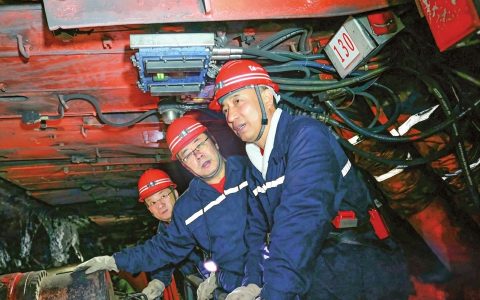 卢东亮在太原市检查煤矿安全生产工作
