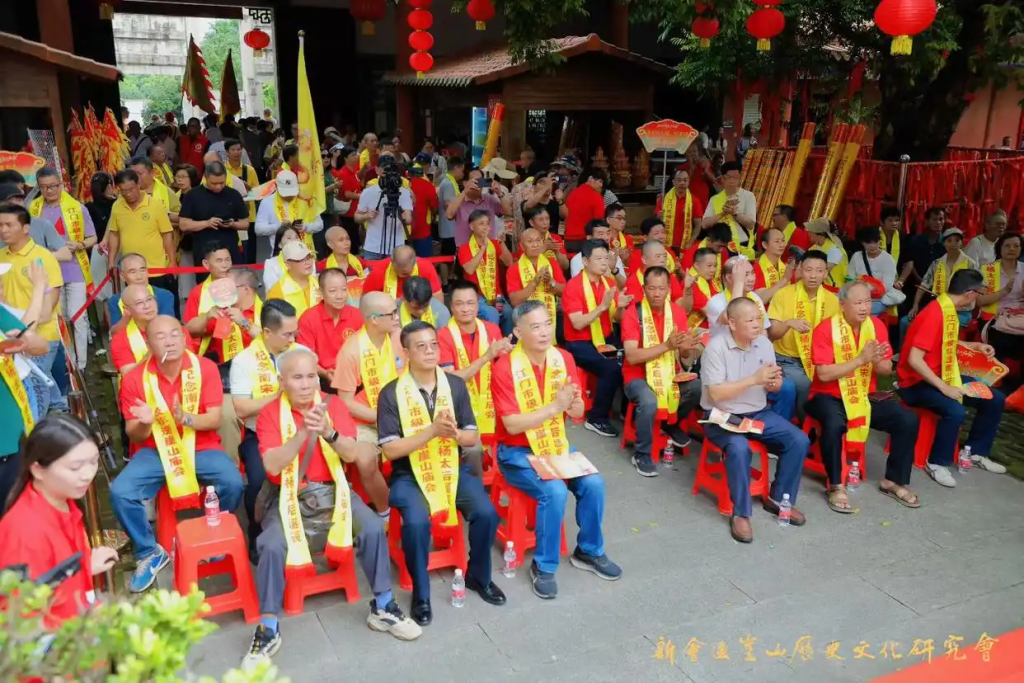 「侨乡故事」缅怀南宋忠烈，延续家国情怀——2026年崖山庙会吸引众多海外侨胞回乡祭奠
