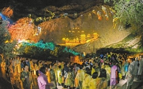 山西大同：《何以悬空寺》成“最大崖壁光影秀”