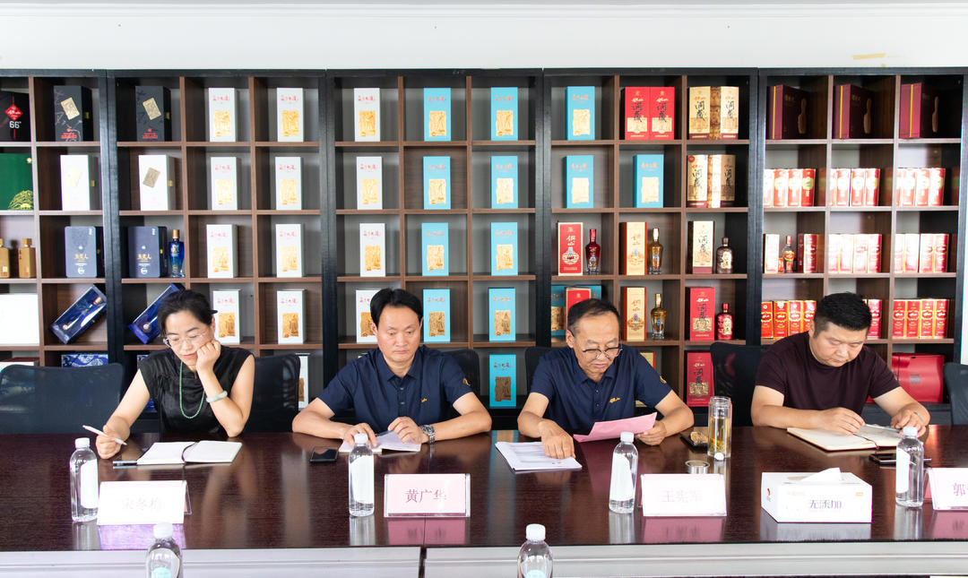 第四届金钢山“红高粱文学奖”正式启动，金钢山酒业董事长王宪军向文学创作者发出诚挚邀请：来金钢山品鉴，共谱世纪华章