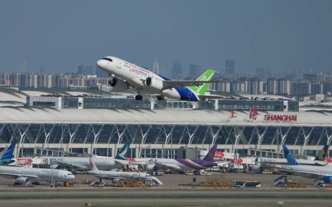 清晨腾空上海！C919高原型首飞成功，国产大飞机踏上天路云端