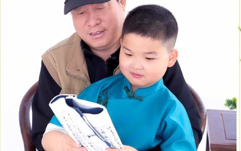 灯下书辞赋 少年见初心