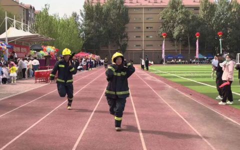 零距离解锁消防技能！龙凤消防为校园运动会保驾护航