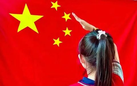 跨越山海赴首都，港澳千名学子以青春向国旗敬礼